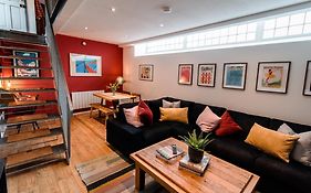 Cosy And Stylish Retreat Minutes From Historic Central York And Train Station